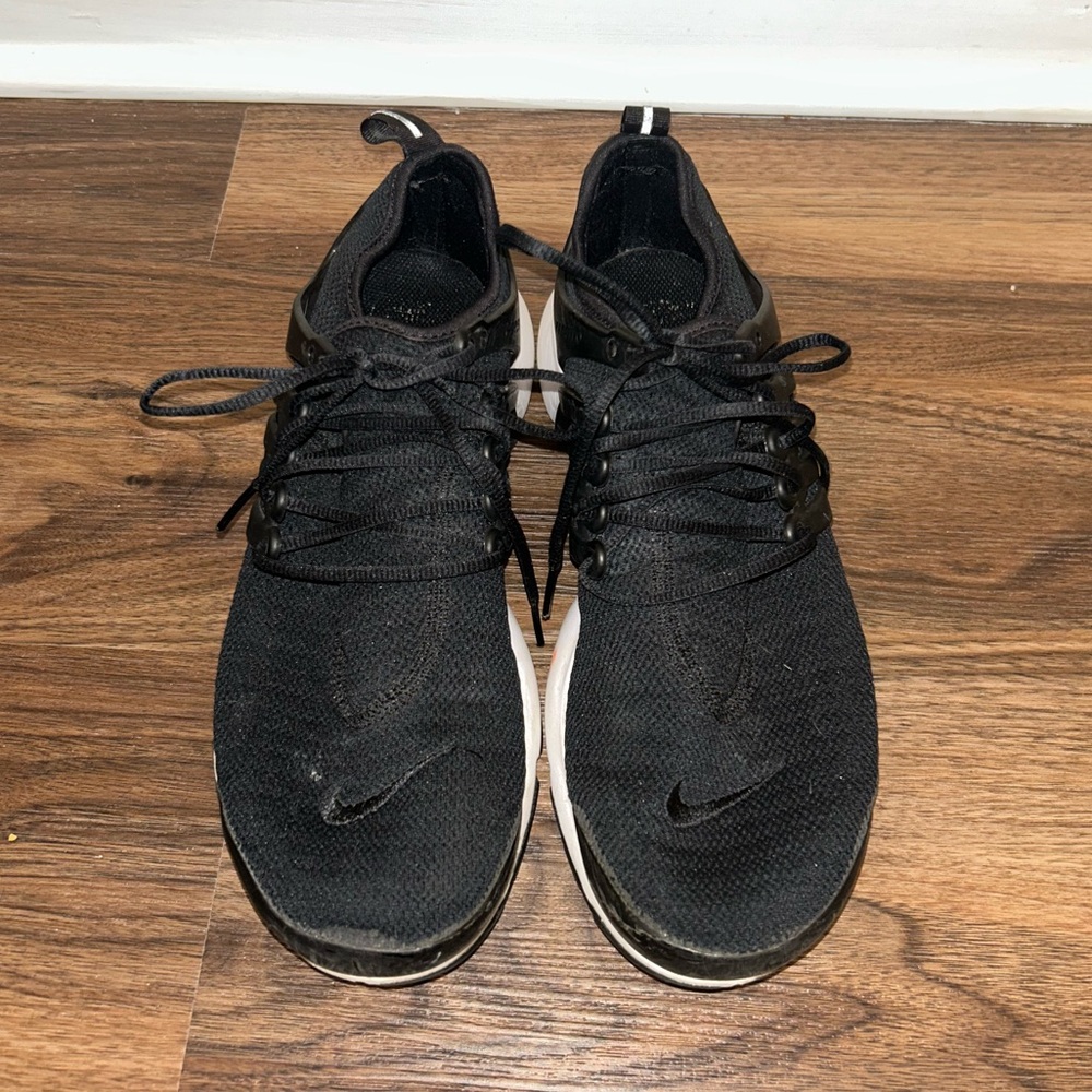 Nike Women’s Black Sneakers